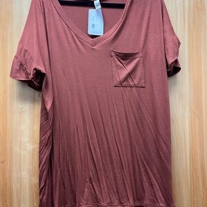 Short sleeved v neck pocket tee
